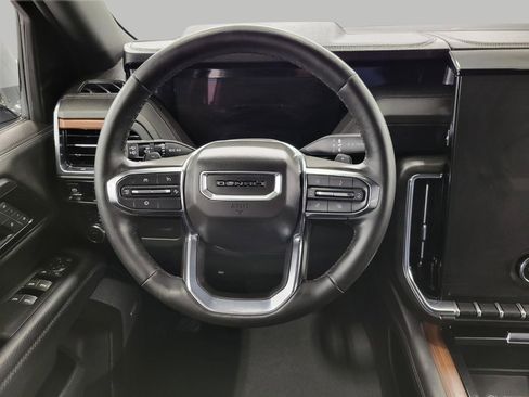 Used 2025 GMC Yukon XL Denali image 5