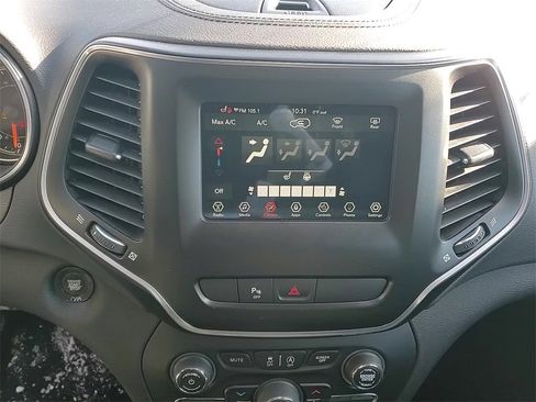 Used 2020 Jeep Cherokee Latitude Plus w/ Cold Weather Group image 28