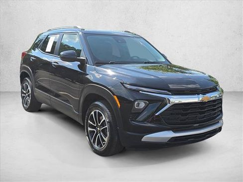 Used 2024 Chevrolet TrailBlazer LT AWD/4WD image 3