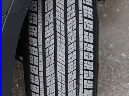 Used 2024 Volkswagen Taos SE image 13