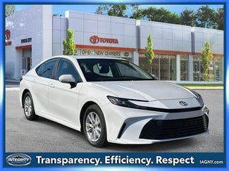 Used 2025 Toyota Camry LE video 1