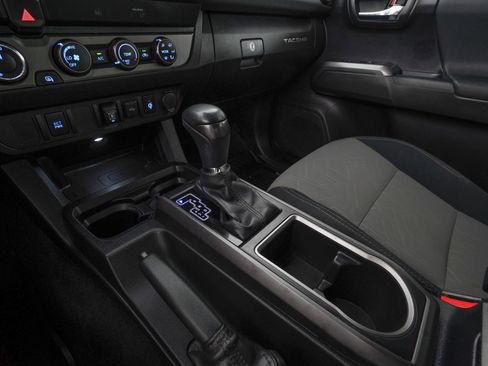 Used 2020 Toyota Tacoma TRD Sport AWD/4WD image 20