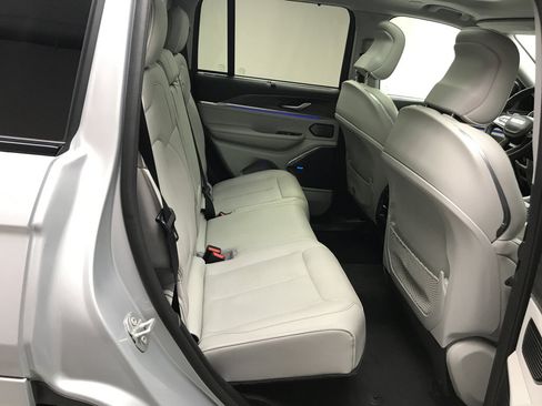 Used 2022 Jeep Grand Cherokee Overland w/ Adv Protech Group III image 28