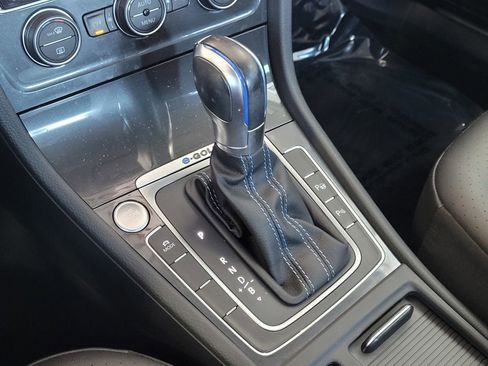 Used 2019 Volkswagen e-Golf SEL Premium image 25