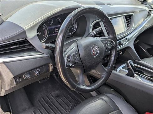 Used 2020 Buick Enclave Essence image 10