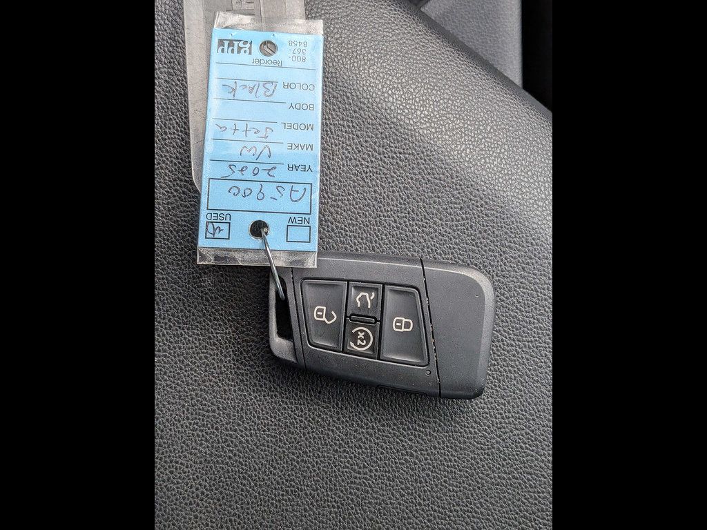 Used 2025 Volkswagen Jetta SE FWD image 27