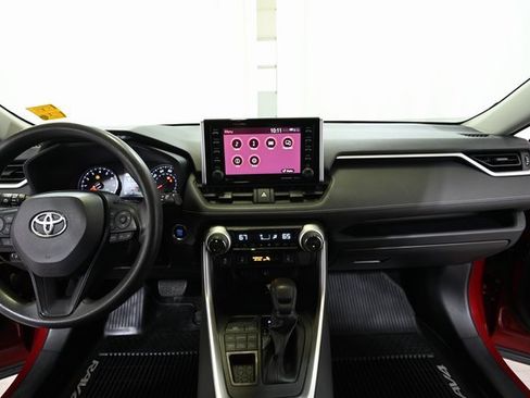 Used 2019 Toyota RAV4 XLE image 2