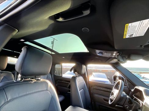 New 2026 Land Rover Defender 130 X-Dynamic SE image 30