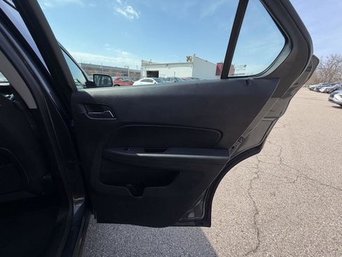 Used 2017 Chevrolet Equinox LS image 25