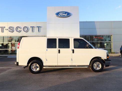 Used 2024 GMC Savana 2500 w/ Driver Convenience Package image 15