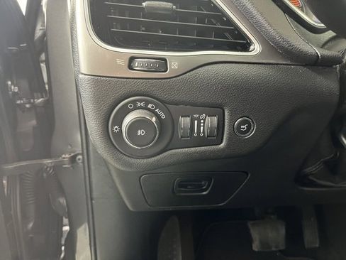 Used 2019 Jeep Cherokee Limited image 19