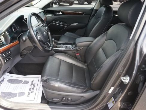 Used 2019 Kia Cadenza Technology FWD image 9