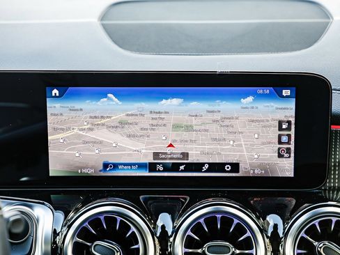 Used 2023 Mercedes-Benz EQB 300 4MATIC image 12