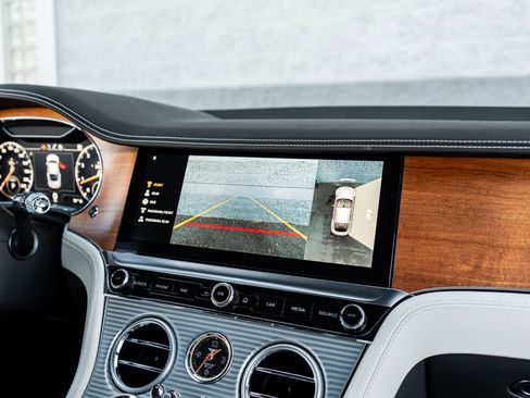 Used 2023 Bentley Continental GT Azure image 40