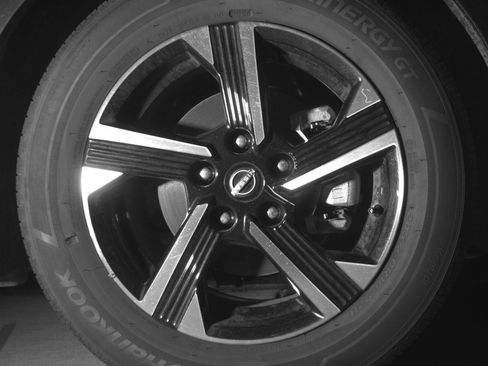 Used 2025 Nissan Sentra SV FWD image 16