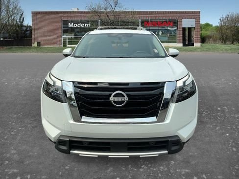 Certified 2025 Nissan Pathfinder SL w/ SL Premium Package FWD image 6