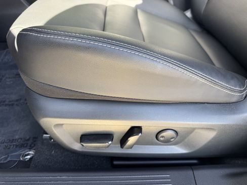 Used 2024 Nissan Rogue SL w/ SL Premium Package image 35