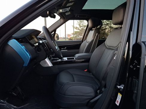 New 2025 Land Rover Range Rover SE image 11