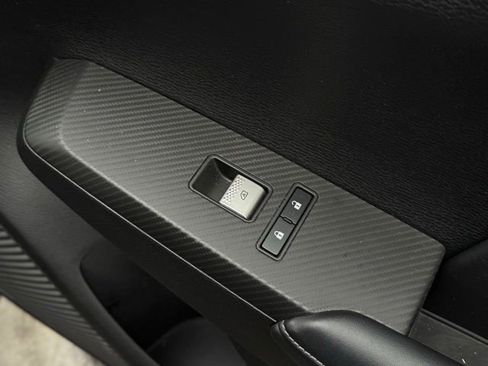 Used 2025 Mitsubishi Outlander SE image 16