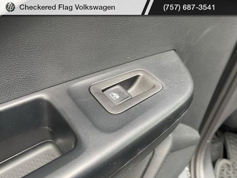 Used 2024 Volkswagen Taos SE image 27