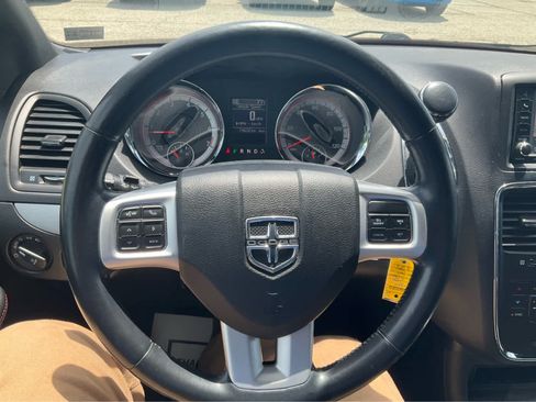 Used 2019 Dodge Grand Caravan GT FWD image 14