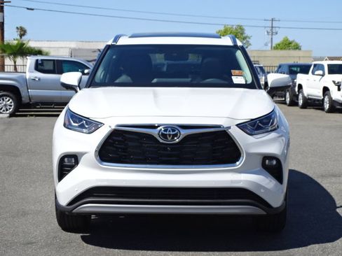 New 2026 Toyota Highlander Platinum AWD/4WD image 3