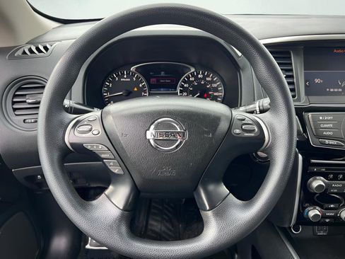 Used 2019 Nissan Pathfinder S image 38