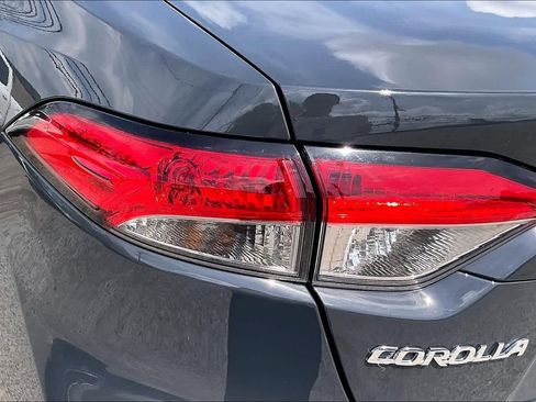 Used 2025 Toyota Corolla LE image 28