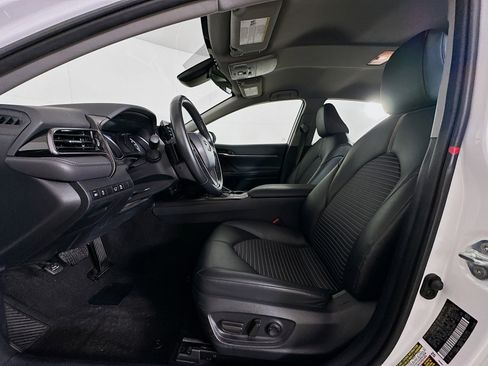 Used 2024 Toyota Camry SE image 13