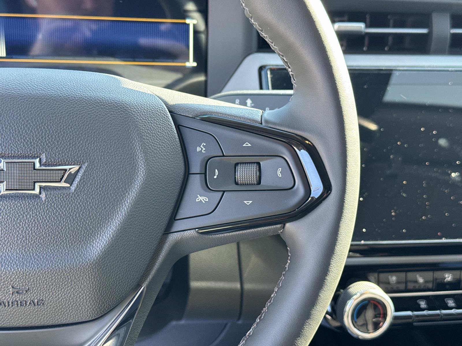 Used 2027 Chevrolet Bolt RS w/ Technology Package FWD image 27