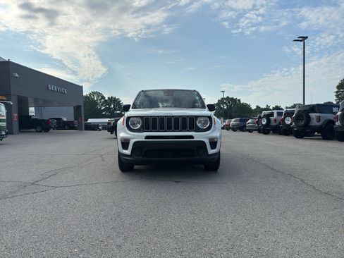 Used 2023 Jeep Renegade Latitude AWD/4WD image 8