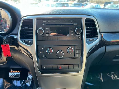 Used 2012 Jeep Grand Cherokee Laredo w/ Laredo E Group image 17