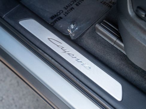 Certified 2025 Porsche Cayenne AWD/4WD image 11