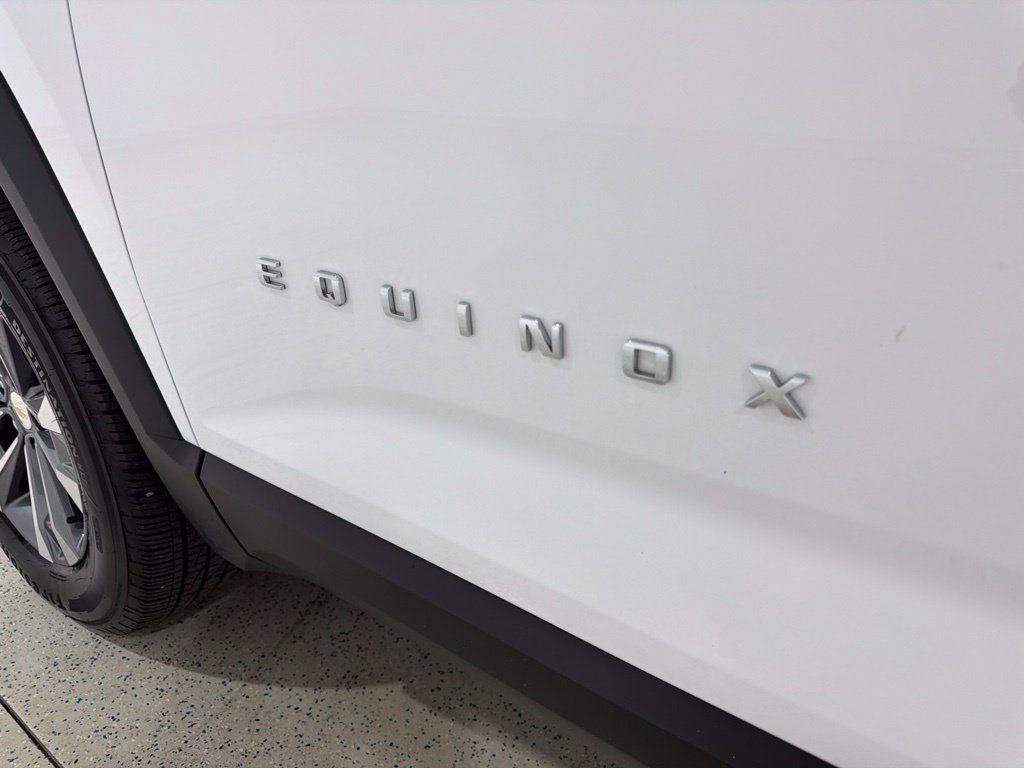 Used 2026 Chevrolet Equinox LT FWD image 28