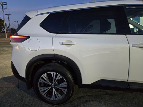 Used 2021 Nissan Rogue SV w/ Premium Package AWD/4WD image 11