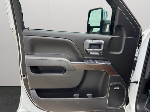 Used 2019 GMC Sierra 2500 Denali w/ Duramax Plus Package AWD/4WD image 23