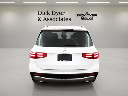 Used 2025 Mercedes-Benz GLB 250 image 2