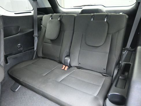 Used 2024 Ford Explorer XLT RWD image 14