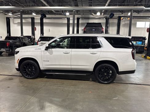 Certified 2025 Chevrolet Tahoe High Country w/ Sun And Tow Package AWD/4WD image 6