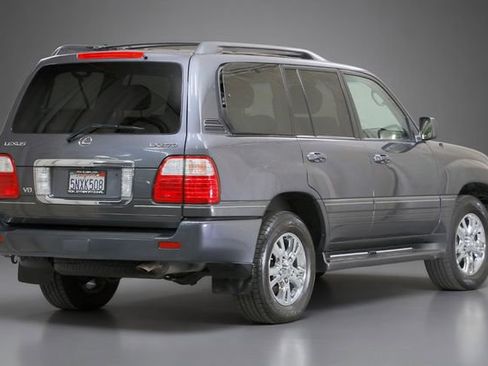 Used 2005 Lexus LX 470 4WD image 2