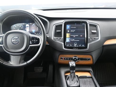 Used 2021 Volvo XC90 T6 Momentum w/ Protection Package Premier image 16