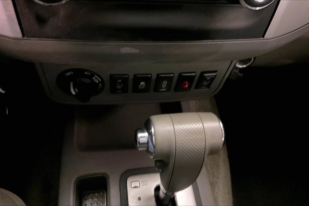 Used 2014 Nissan Frontier SV w/ SV Value Truck Package AWD/4WD image 27