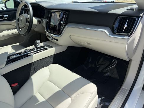 Certified 2025 Volvo S60 B5 Plus AWD/4WD image 11