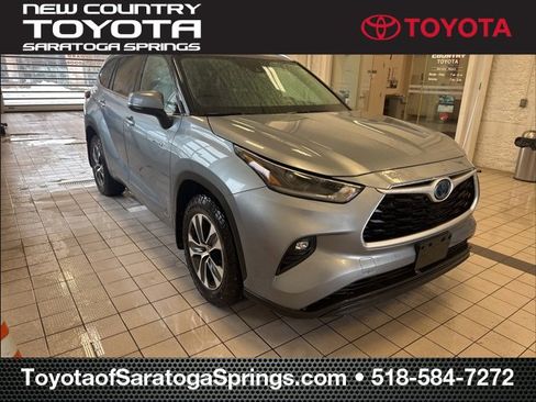 Used 2021 Toyota Highlander XLE image 1