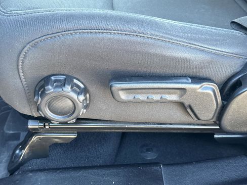 Used 2023 Jeep Gladiator Willys image 13