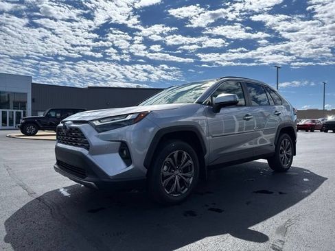 Used 2025 Toyota RAV4 Limited w/ Advanced Technology Package AWD/4WD image 4