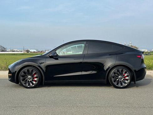 Used 2024 Tesla Model Y Performance image 7