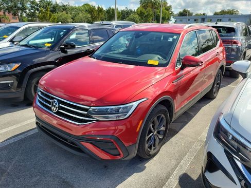 Used 2023 Volkswagen Tiguan SE FWD image 4