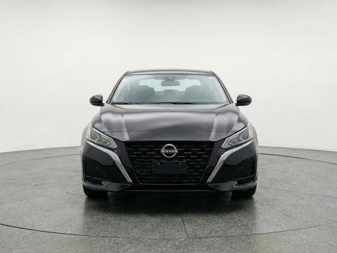 Used 2025 Nissan Altima 2.5 SV image 2