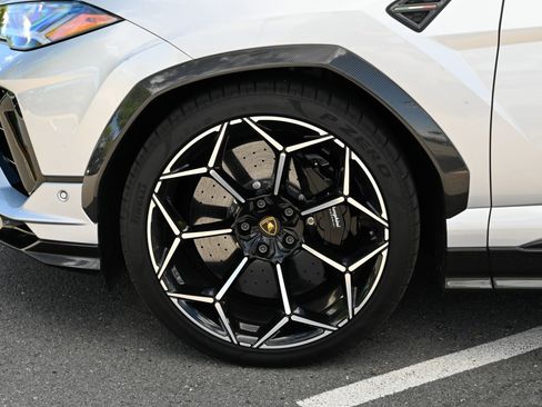 Used 2024 Lamborghini Urus Performante AWD/4WD image 9
